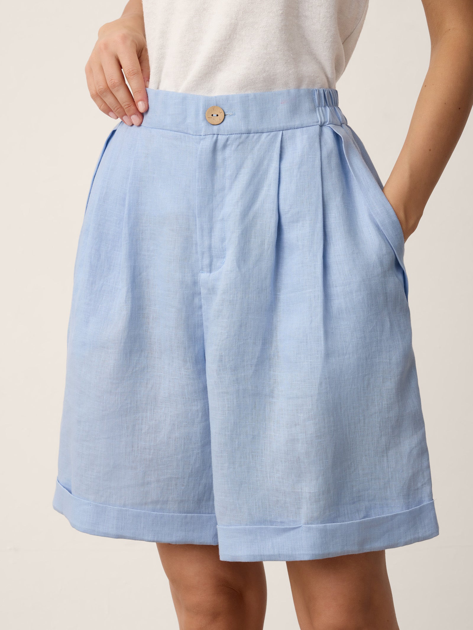 % Linen Pleated Cuffed Shorts IRISSA