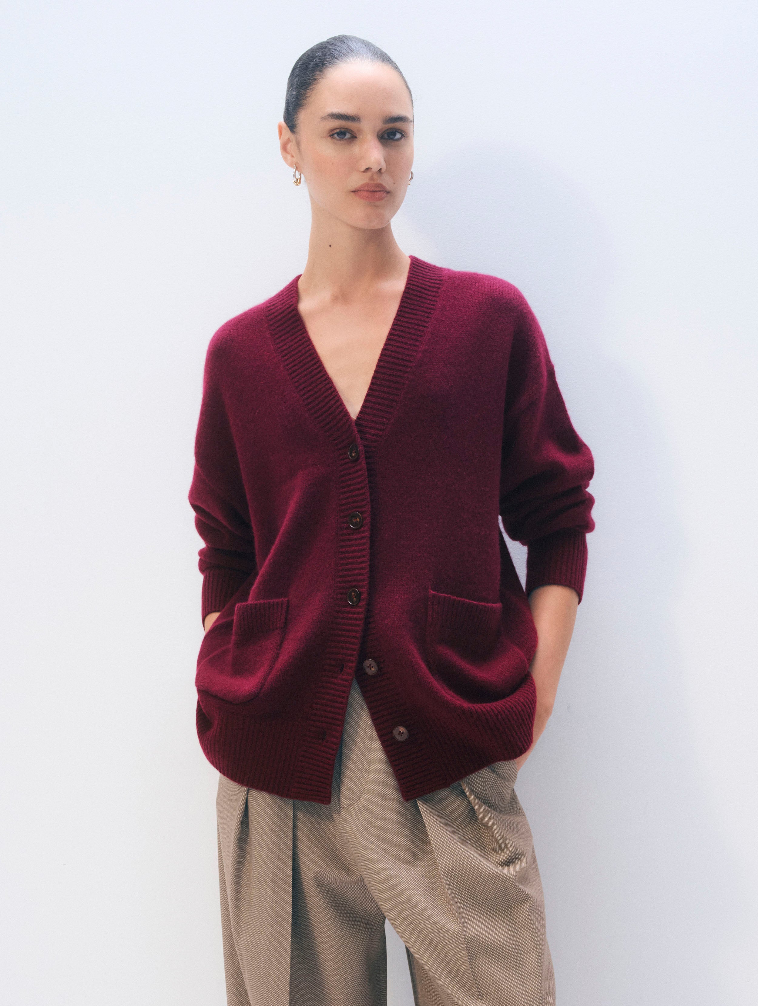 White & Warren Cashmere Luxe Pocket Cardigan Sweater in Sangria size White & Warren Cashmere Luxe Pocket Cardigan Sweater in Sangria size