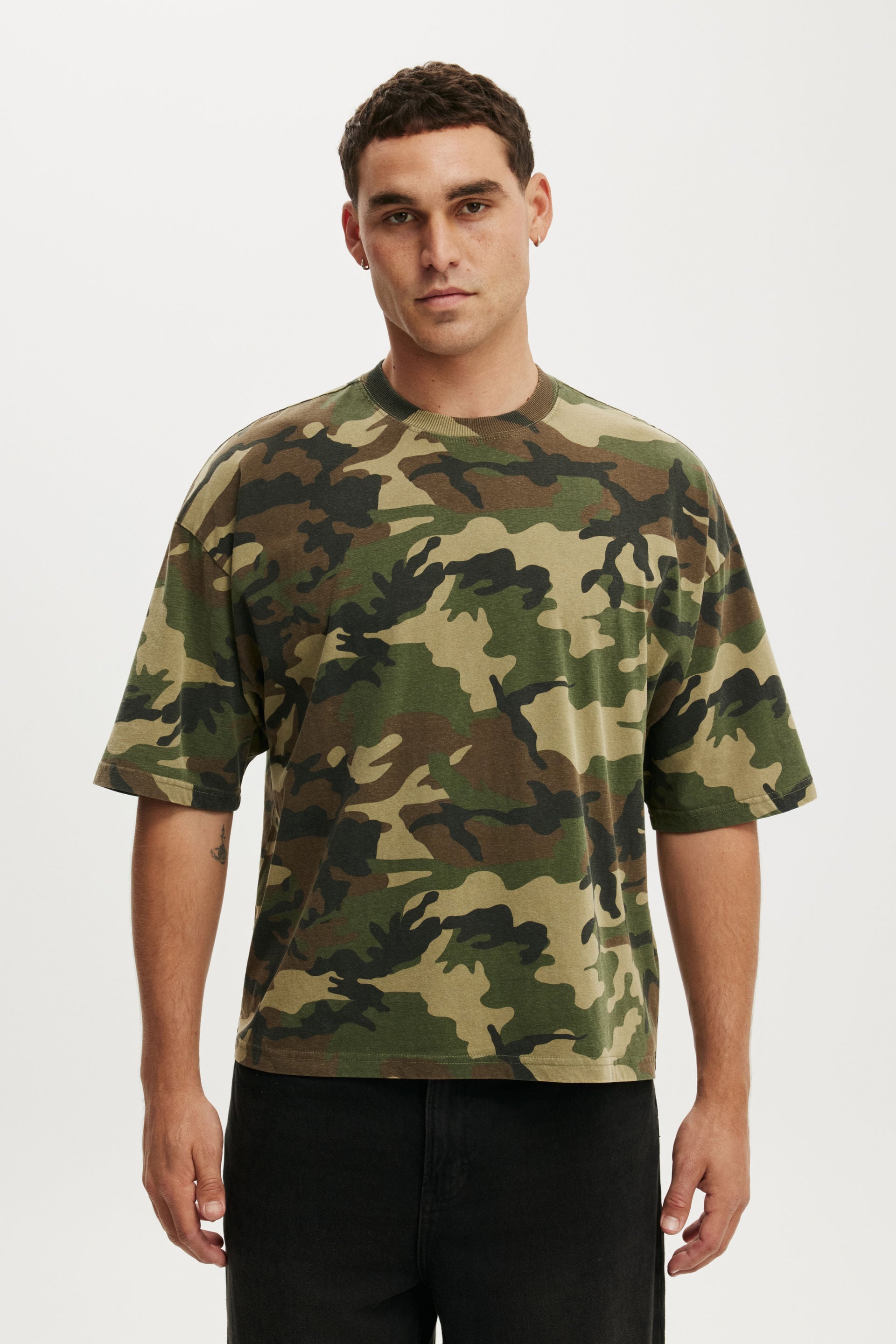 Cotton On Men – Cropped Fit Shirt – Dark camo wash Cotton On Men – Cropped Fit Shirt – Dark camo wash