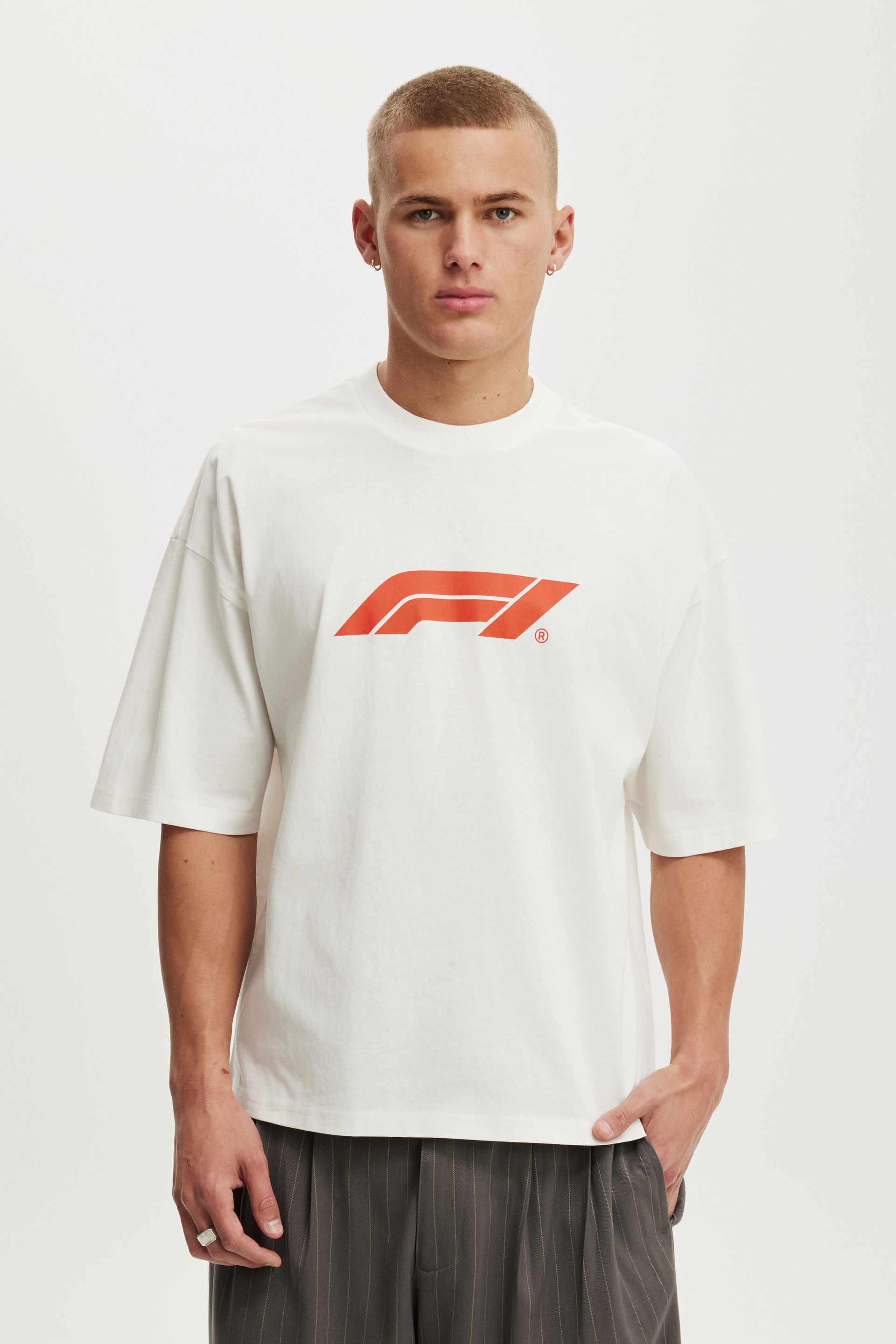 Cotton On Men – F Cropped Fit Shirt – Lcn f vintage white f – logo Cotton On Men – F Cropped Fit Shirt – Lcn f vintage white f – logo
