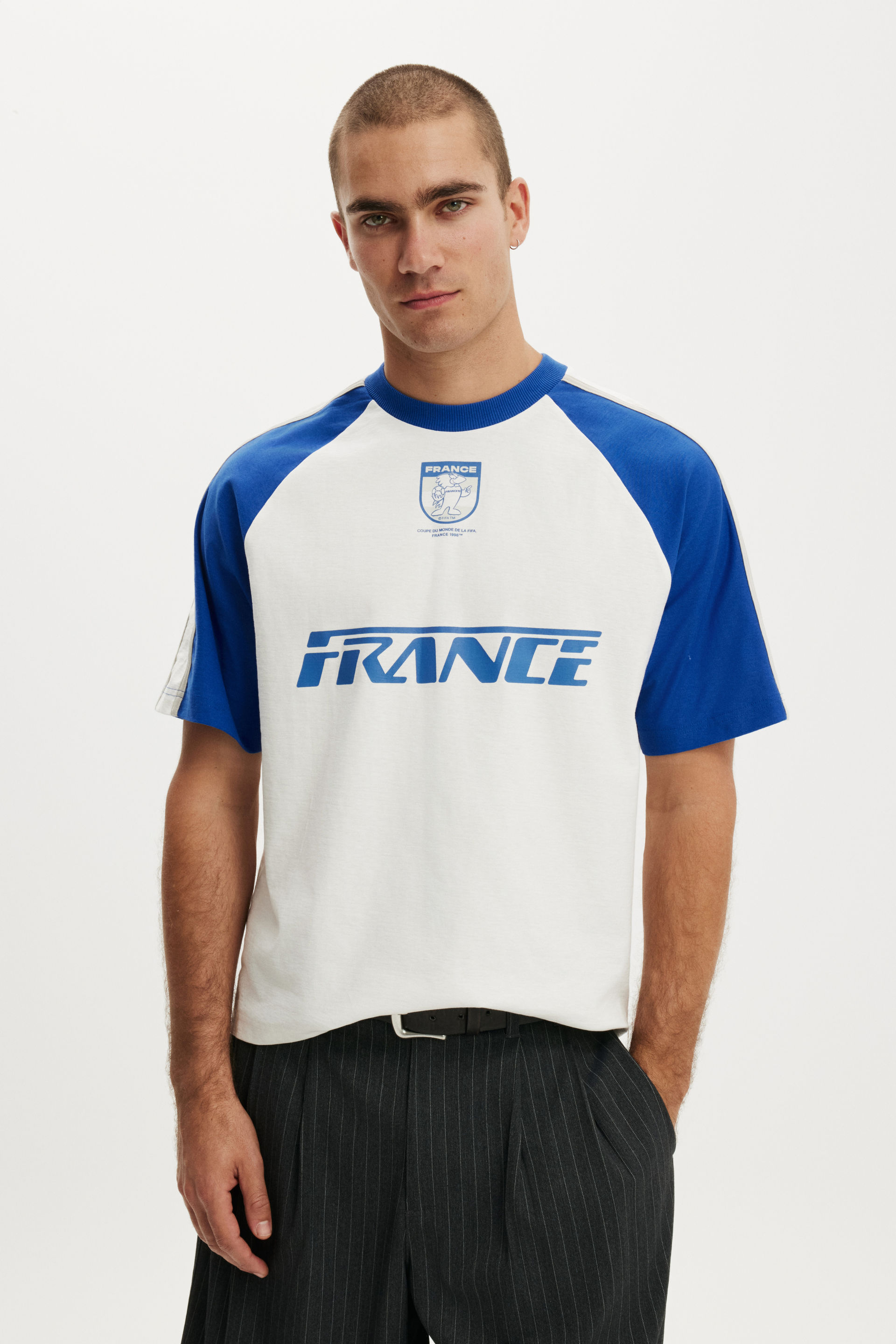 Cotton On Men – Cropped Fit FIFA Shirt – Lcn fcl vintage white fifa – france Cotton On Men – Cropped Fit FIFA Shirt – Lcn fcl vintage white fifa – france