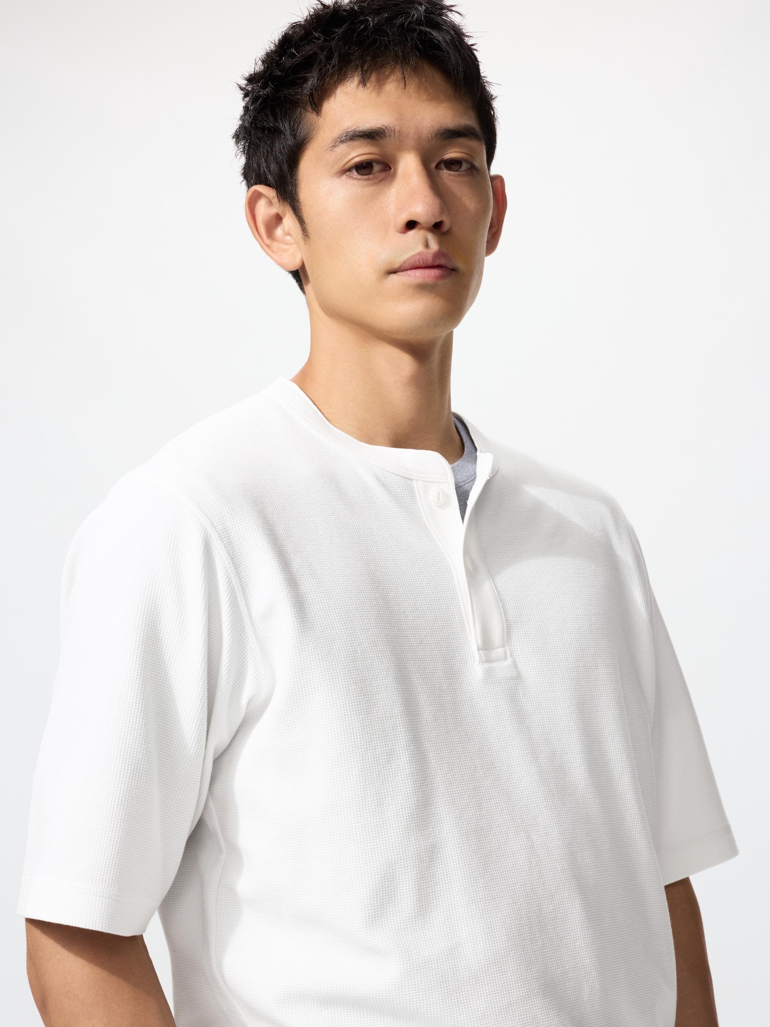 UNIQLO Men’s DRY Waffle Henley Shirt with Quick-Drying, White UNIQLO Men’s DRY Waffle Henley Shirt with Quick-Drying, White