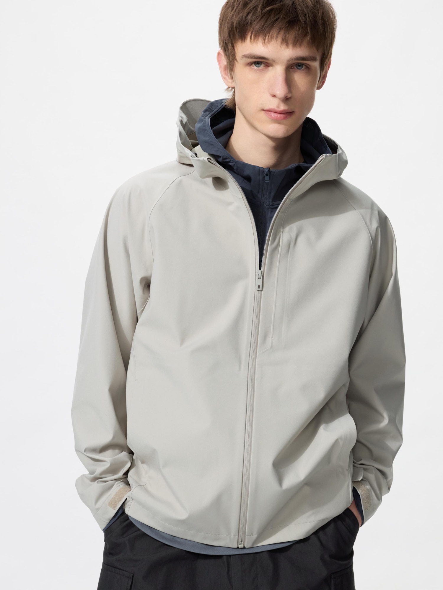 UNIQLO Men’s BLOCKTECH Parka with Water-Repellent, Light Gray UNIQLO Men’s BLOCKTECH Parka with Water-Repellent, Light Gray