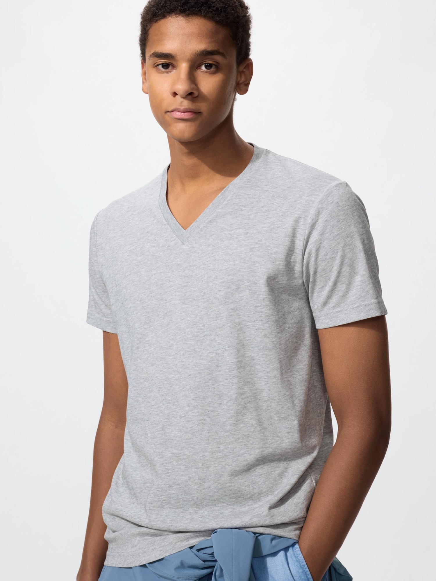 UNIQLO Men’s DRY V-Neck Shirt, Gray, Small UNIQLO Men’s DRY V-Neck Shirt, Gray, Small