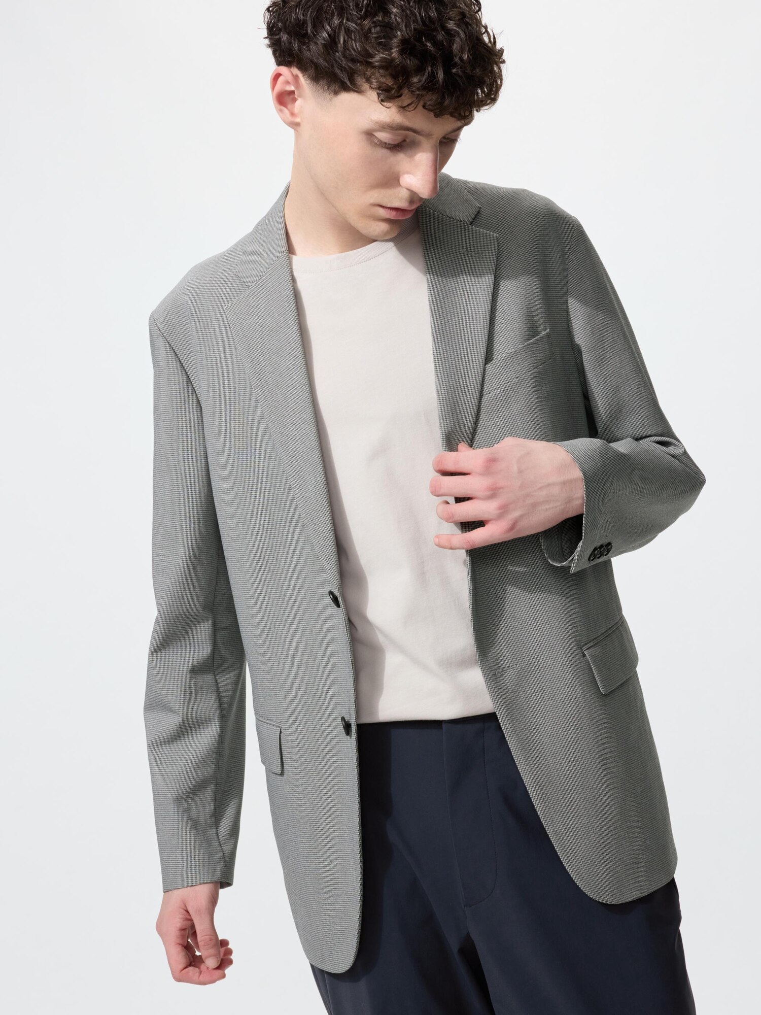 UNIQLO Men’s AirSense Houndstooth Blazer Wool-Like with Quick-Drying, Gray, Large UNIQLO Men’s AirSense Houndstooth Blazer Wool-Like with Quick-Drying, Gray, Large