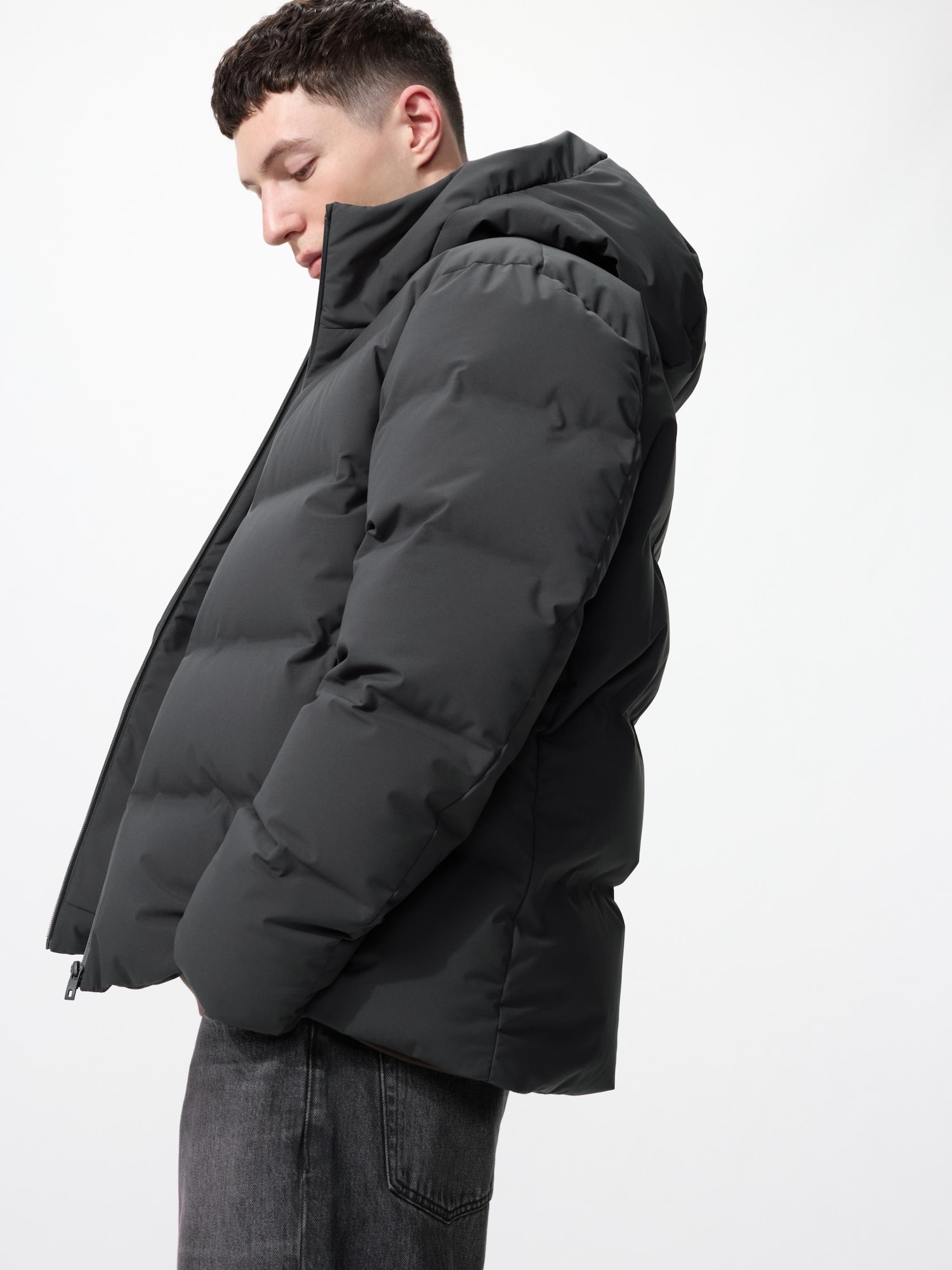 UNIQLO Men’s Seamless Down Parka with Water-Repellent, Dark Gray, Large UNIQLO Men’s Seamless Down Parka with Water-Repellent, Dark Gray, Large