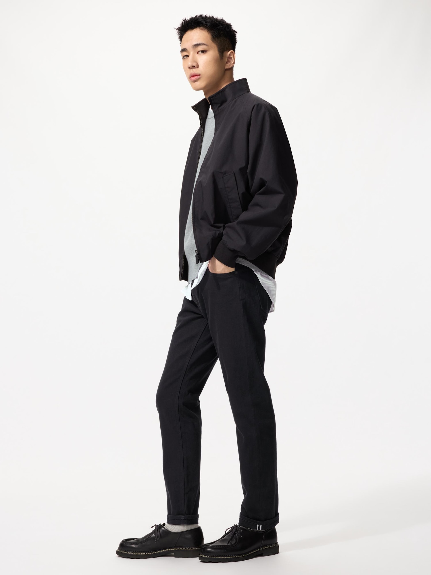 UNIQLO Men’s Slim Straight Jeans Selvedge, Black,