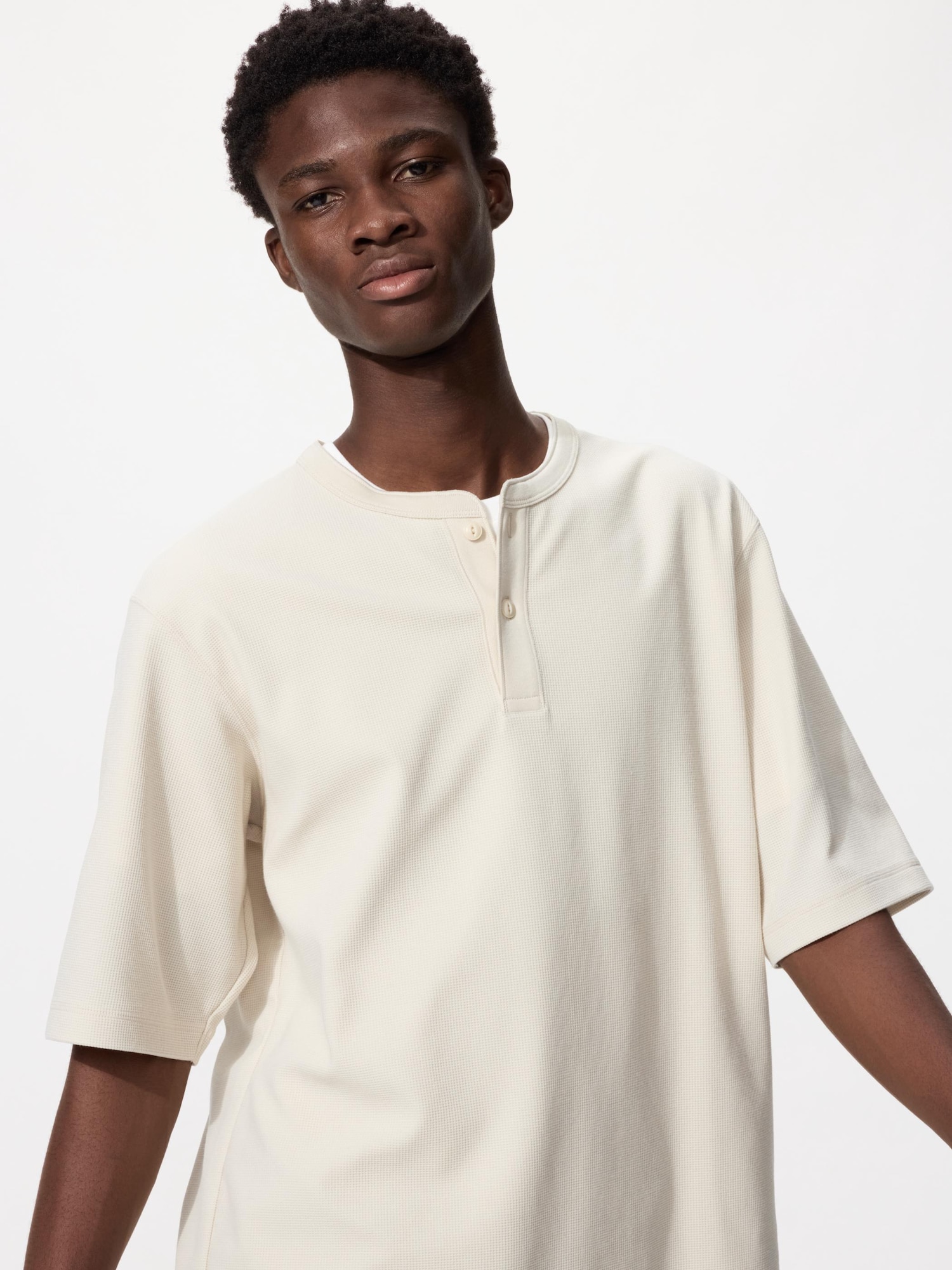 UNIQLO Men’s DRY Waffle Henley Shirt with Quick-Drying, Natural, Medium UNIQLO Men’s DRY Waffle Henley Shirt with Quick-Drying, Natural, Medium