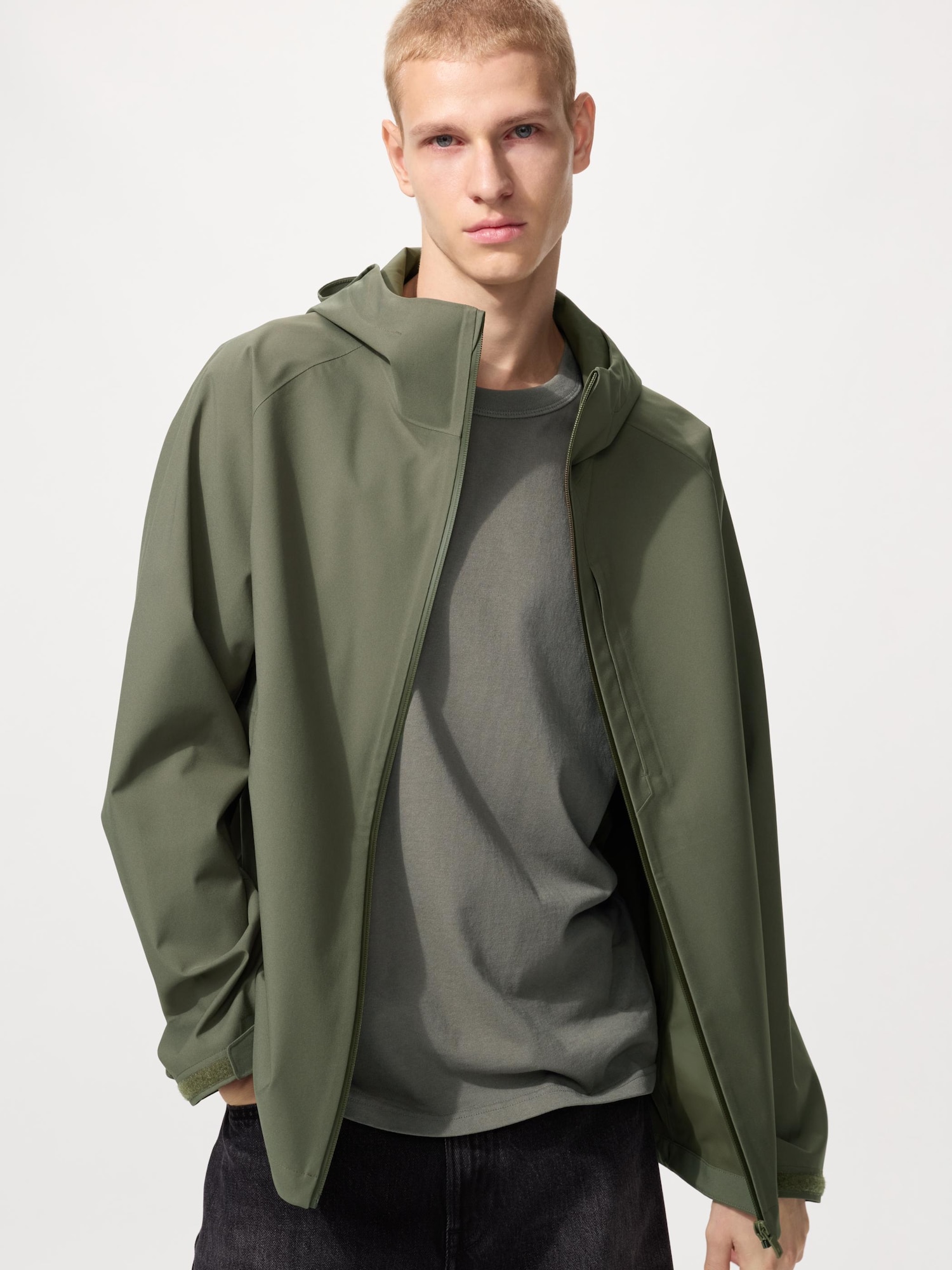 UNIQLO Men’s BLOCKTECH Parka with Water-Repellent, Olive, Large UNIQLO Men’s BLOCKTECH Parka with Water-Repellent, Olive, Large