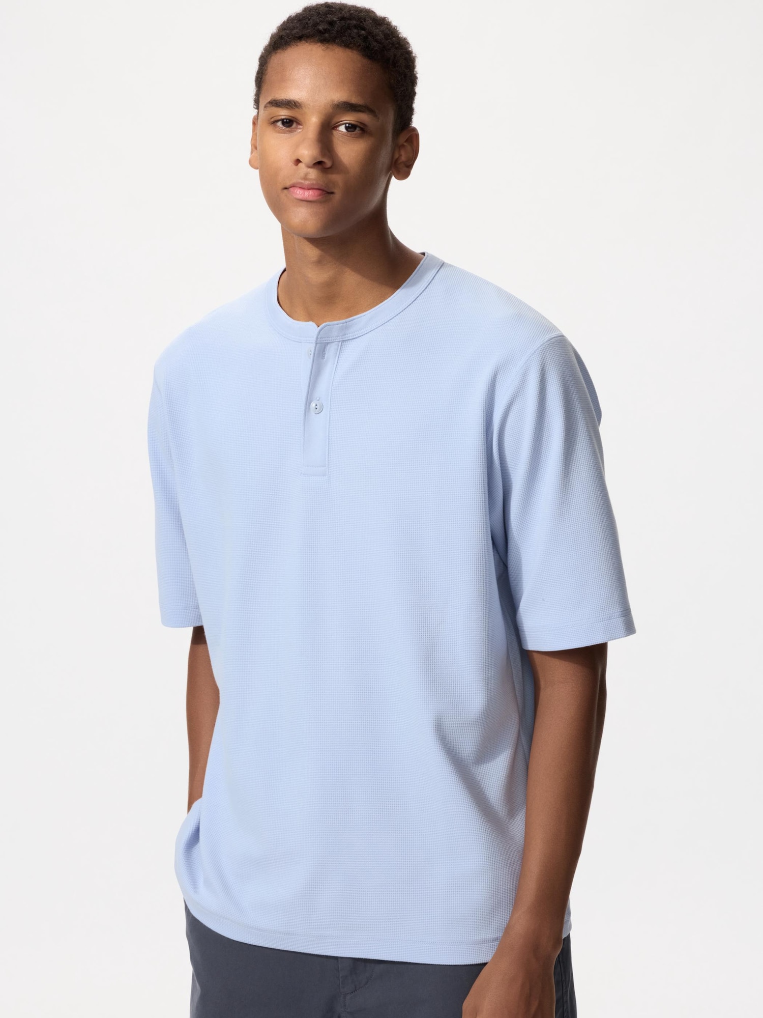 UNIQLO Men’s DRY Waffle Henley Shirt with Quick-Drying, Blue UNIQLO Men’s DRY Waffle Henley Shirt with Quick-Drying, Blue