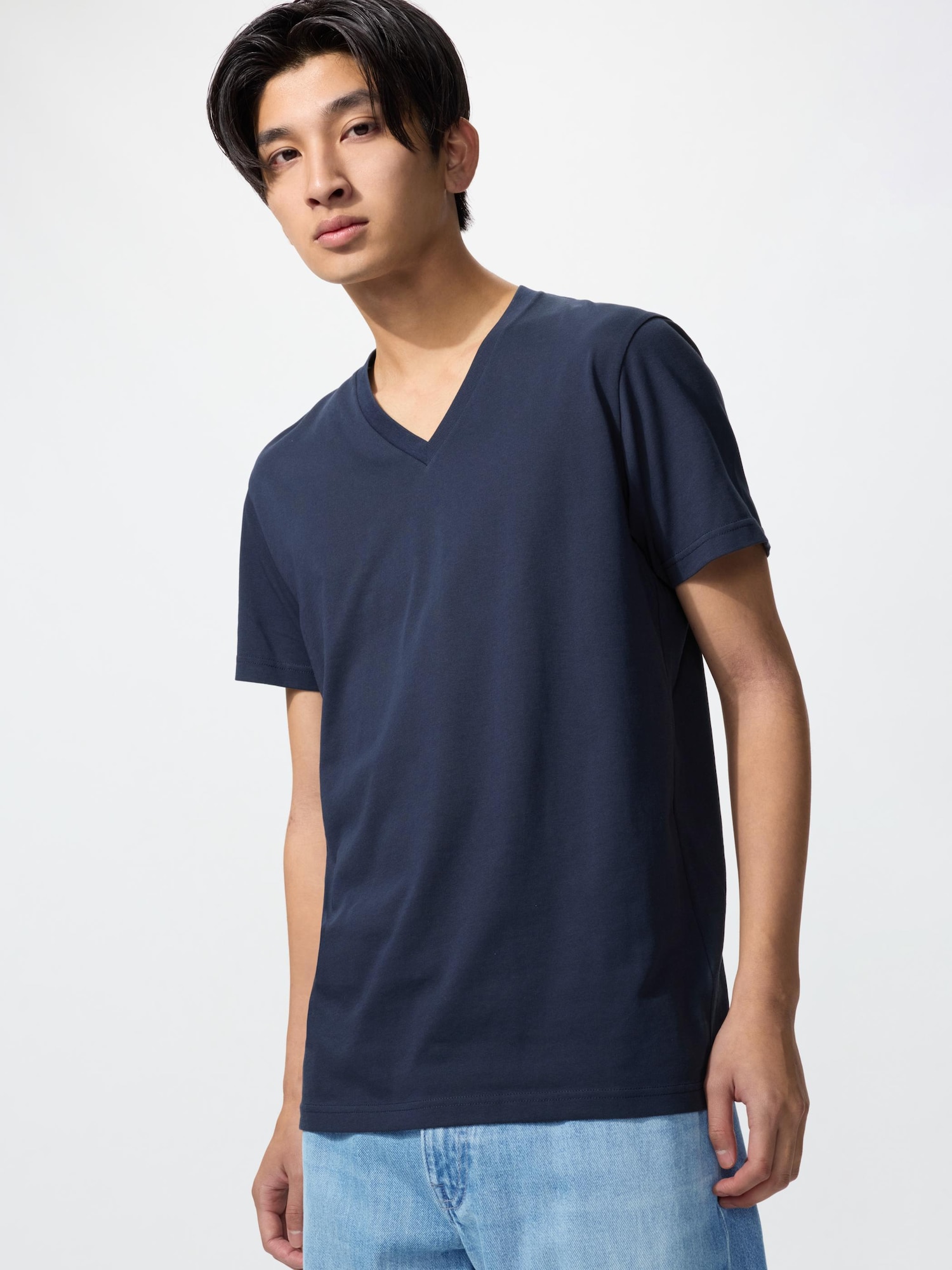 UNIQLO Men’s DRY V-Neck Shirt, Navy, Small UNIQLO Men’s DRY V-Neck Shirt, Navy, Small
