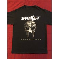 Skillet – Victorious – Christian Hard Rock Band Concert Tour T Shirt Skillet – Victorious – Christian Hard Rock Band Concert Tour T Shirt
